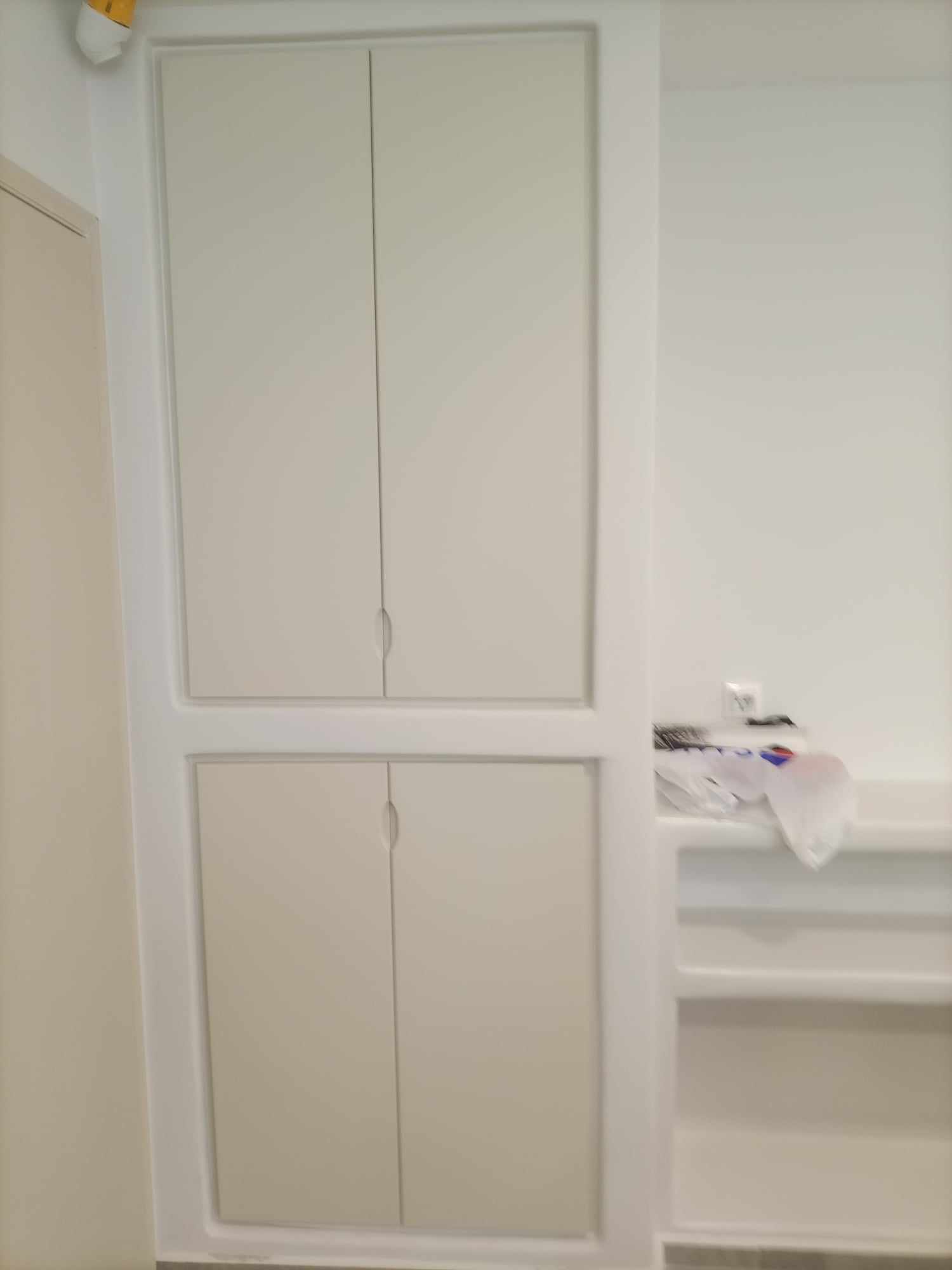 Πορτάκια χτιστού ντουλαπιού