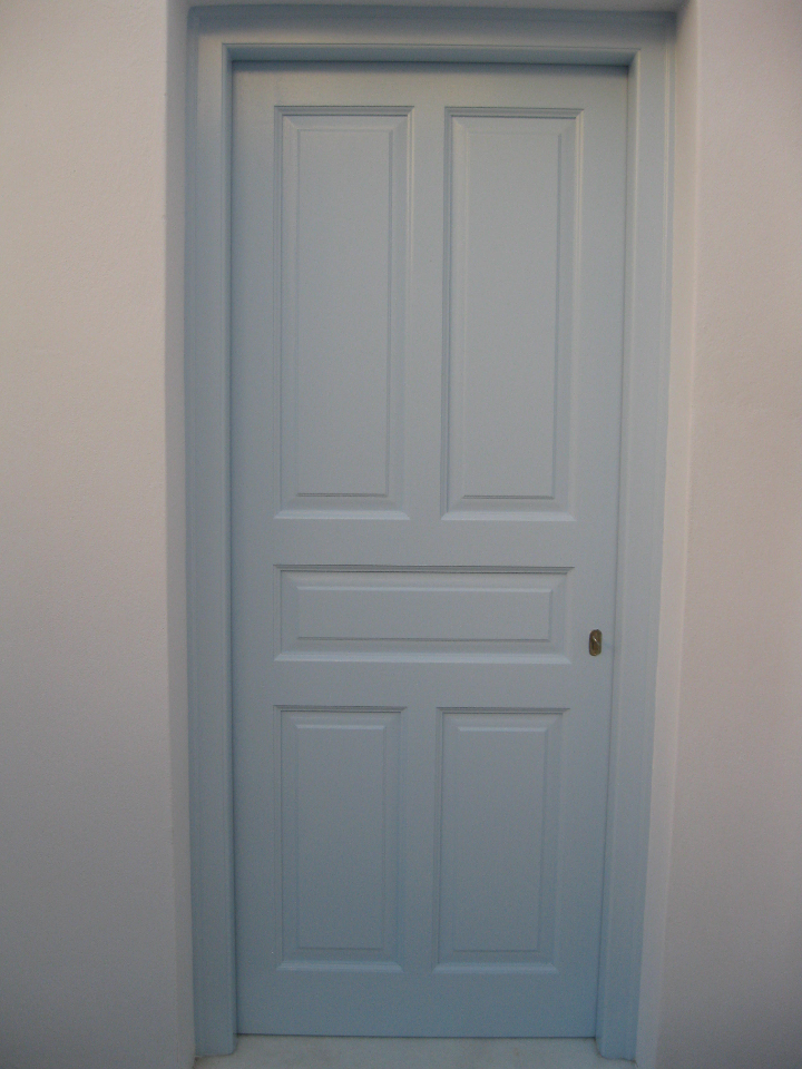 Πόρτα εξωτερική με πέντε ταμπλάδες