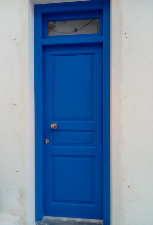 Πόρτα εξωτερική με ταμπλάδες